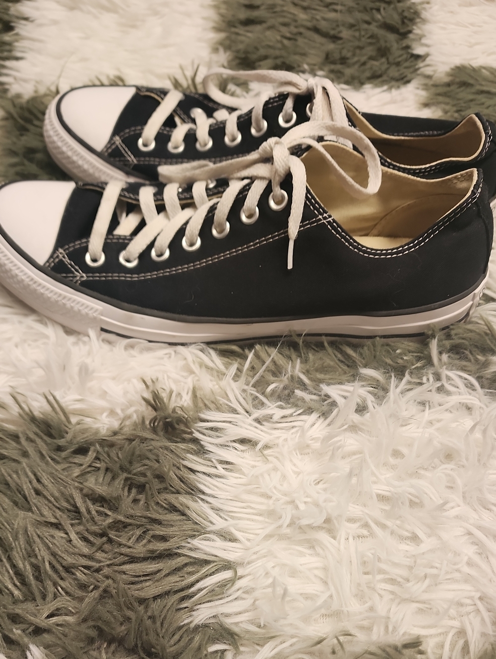 Converse Low Tops - Picture 2 of 6